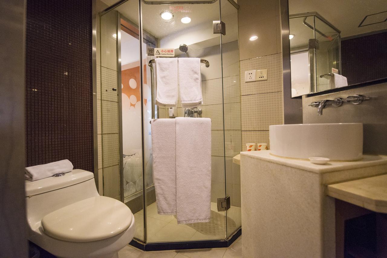 Motel Chongqing Jiefangbai Hongyadong Pedestrian Street 外观 照片