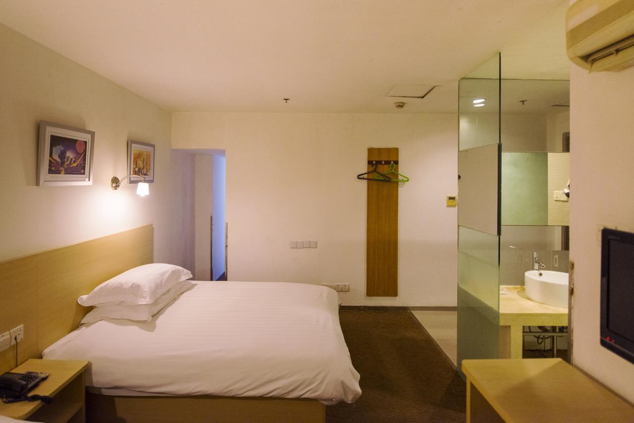 Motel Chongqing Jiefangbai Hongyadong Pedestrian Street 外观 照片